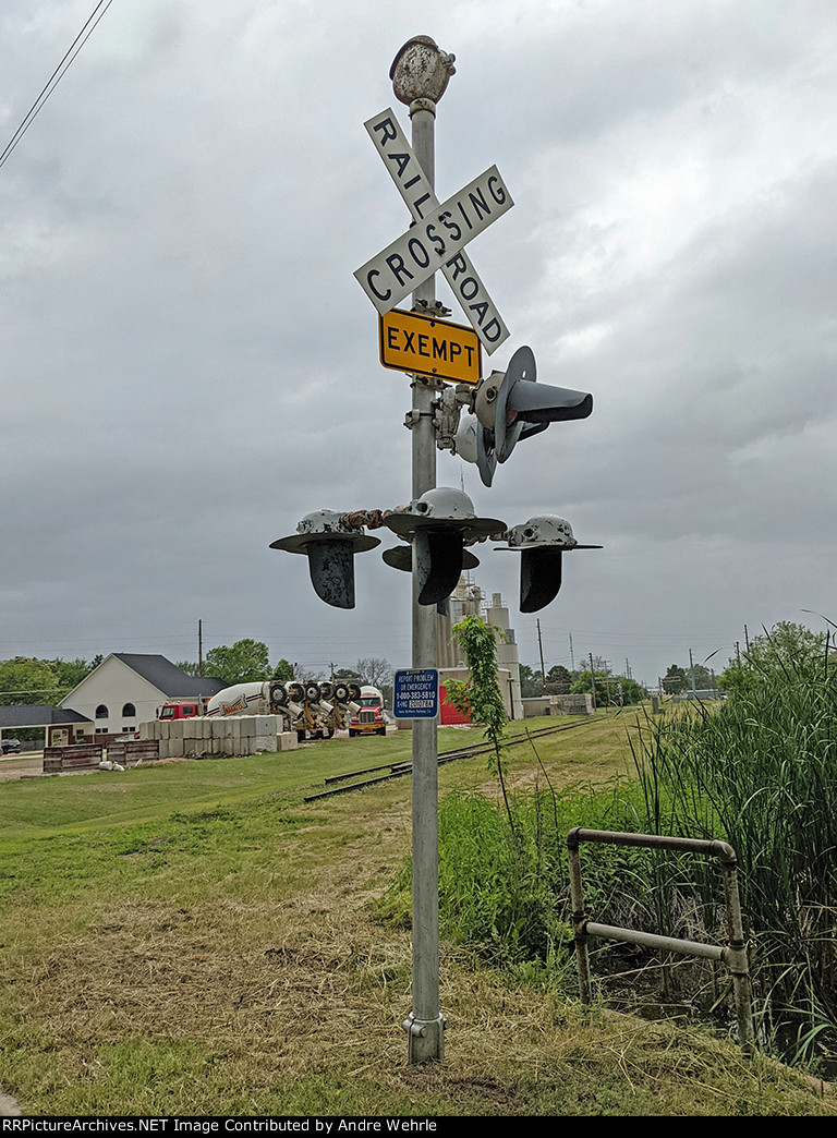 Another look at the lone signal still standing at 7th St. SE